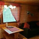 Seita Moekki, Semesterbostad
